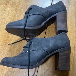 Beautiful Dr. Scholls size 9 super comfortable and very elegant